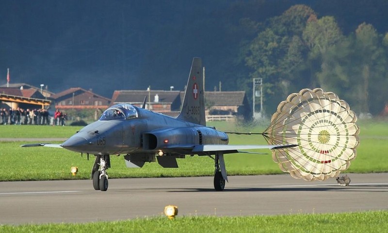 F-5E Tiger II Thuy Si dam vao nui khi tap khong chien-Hinh-9