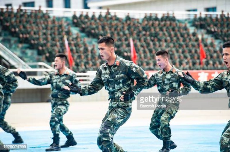 Luong cua linh Trung Quoc: Cao chot vot nhung van thieu quan-Hinh-11