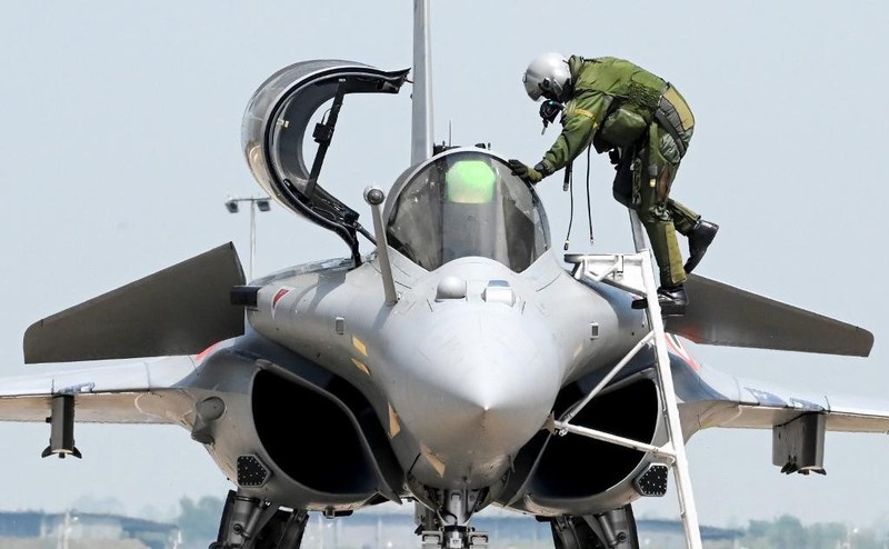 Cu loi nguoc dong ngoan muc cua ‘phuong hoang lua’ Rafale Phap-Hinh-27