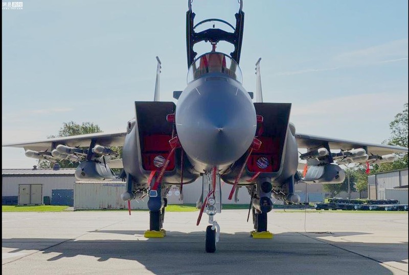 Suc manh co bap: Tiem kich F-15EX mang theo 15 ten lua cung luc