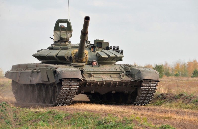 Lo lang truoc NATO, Nga tang cuong xe tang T-72B3 toi Crimea-Hinh-12