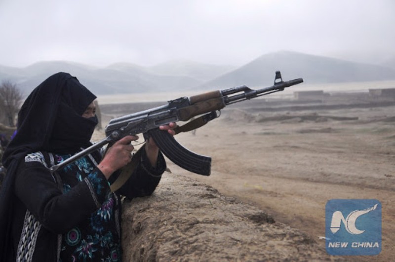 My rut het quan, phu nu Afghanistan cam sung chong Taliban-Hinh-4