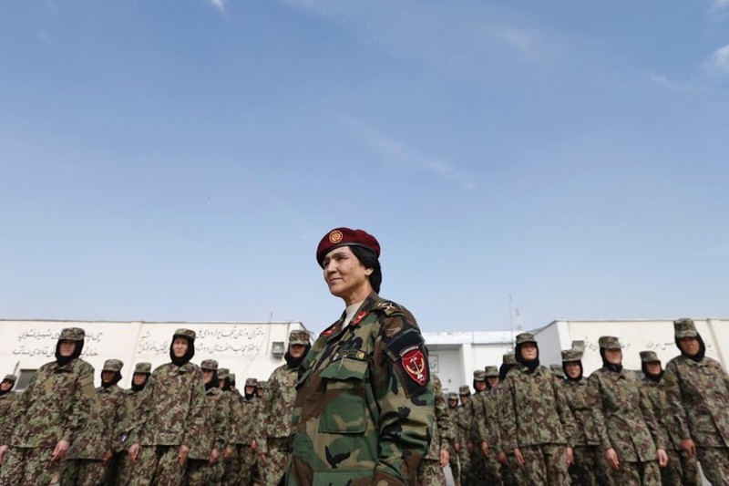 My rut het quan, phu nu Afghanistan cam sung chong Taliban-Hinh-8