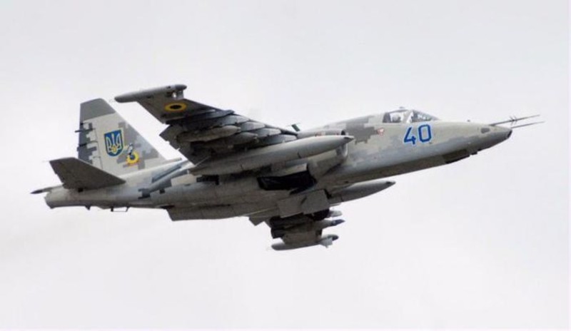 'Xe tang bay' Su-25 Ukraine lieu co de doa duoc Ham doi Bien Den Nga?-Hinh-4