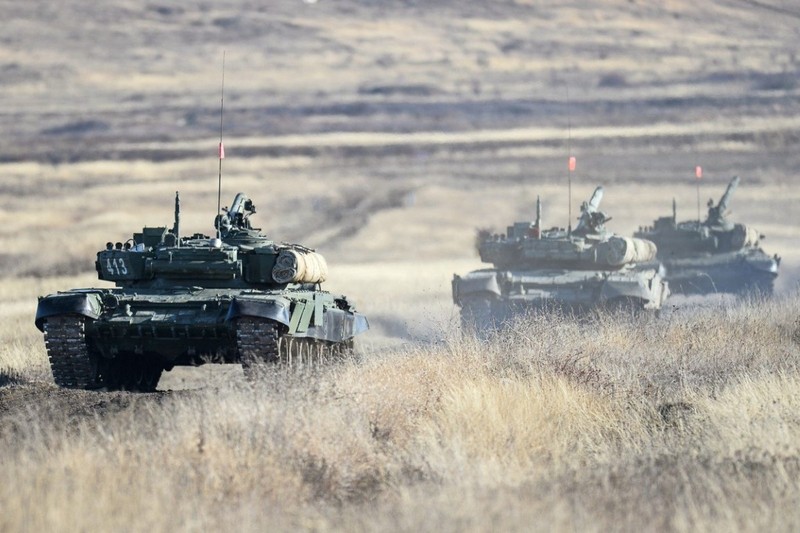 Trang bi doc tren xe tang T-72B3 cua Nga o Crimea-Hinh-11