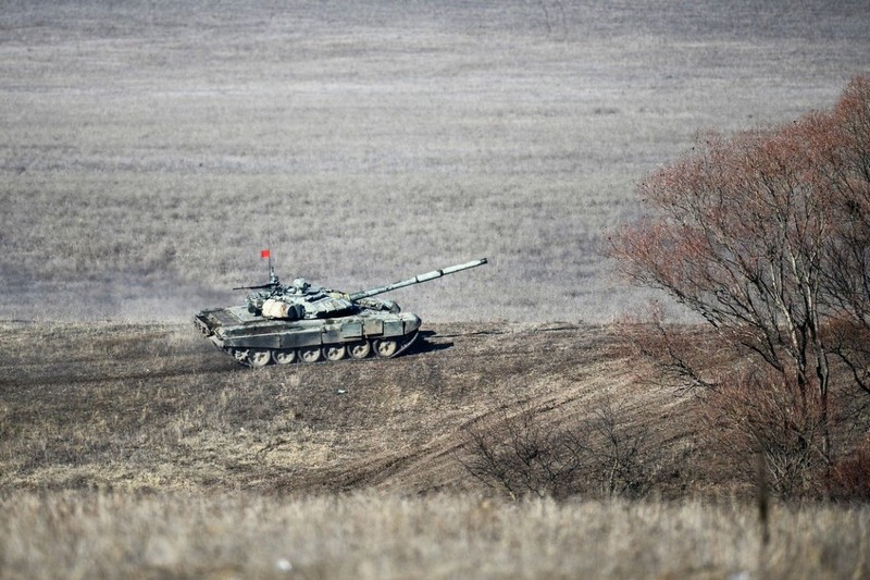 Trang bi doc tren xe tang T-72B3 cua Nga o Crimea-Hinh-12