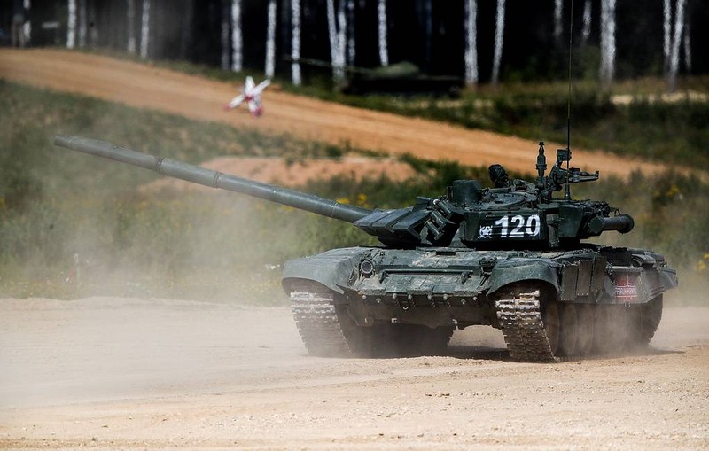 Trang bi doc tren xe tang T-72B3 cua Nga o Crimea-Hinh-6