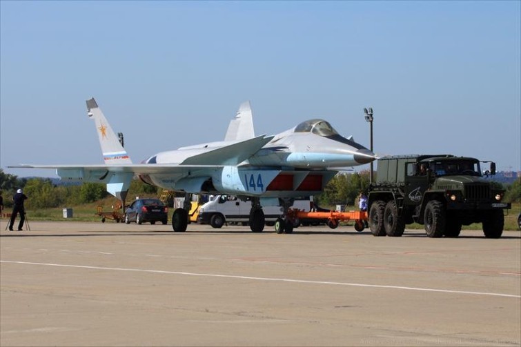 Nga tiep tuc gay soc tai MAKS 2021 voi tiem kich tang hinh bi an MiG-49-Hinh-9