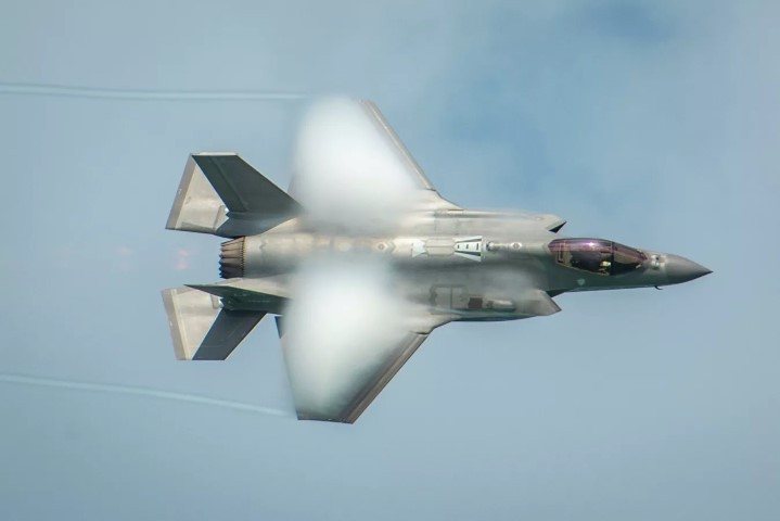 F-35C truot duong bang, treo 