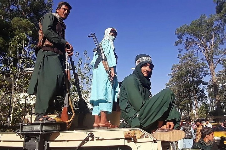 600 dac nhiem Anh tai Kabul bo chay trong nhuc nha truoc Taliban-Hinh-6
