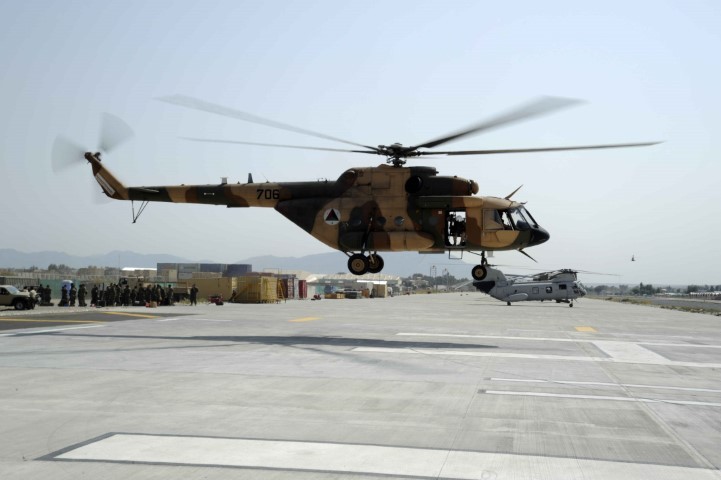 Afghanistan lan dau cho Mi-17 xuat tran, danh Taliban chay tan loan-Hinh-9