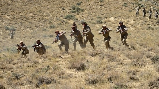 Quan khang chien Afghanistan xoa so it nhat 5000 tay sung Taliban-Hinh-7