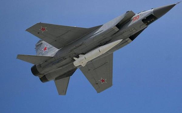 MiG-31 duoc trang bi ten lua bi an manh gap boi Kh-47M2 Kinzhal?-Hinh-10