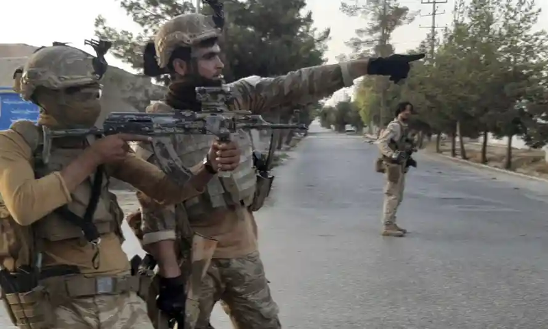 Taliban sat hai chuyen gia chong khung bo Afghanistan-Hinh-10