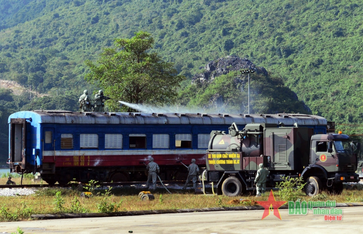 Xem bo doi “voi voi” phu phep bien mat cang hang khong-Hinh-18