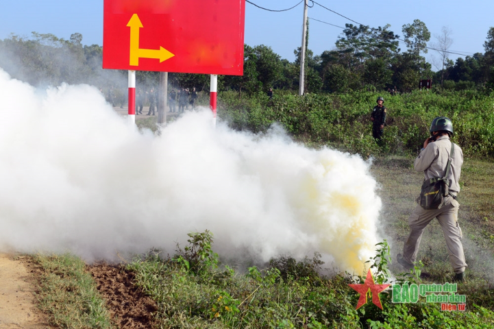 Xem bo doi “voi voi” phu phep bien mat cang hang khong-Hinh-2