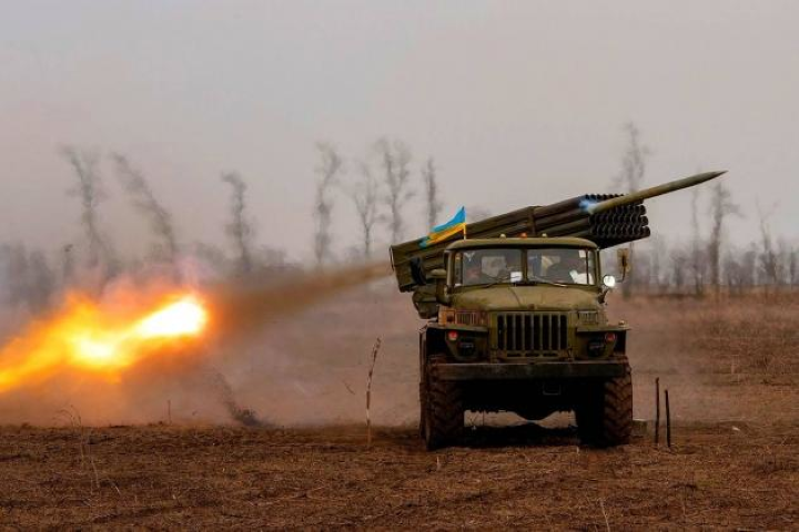 Quan doi Ukraine tan cong phe ly khai Donbass tren toan mat tran