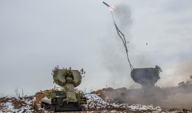 'Rong lua da dau' UR-77 Nga da tien sat bien gioi Ukraine-Hinh-10