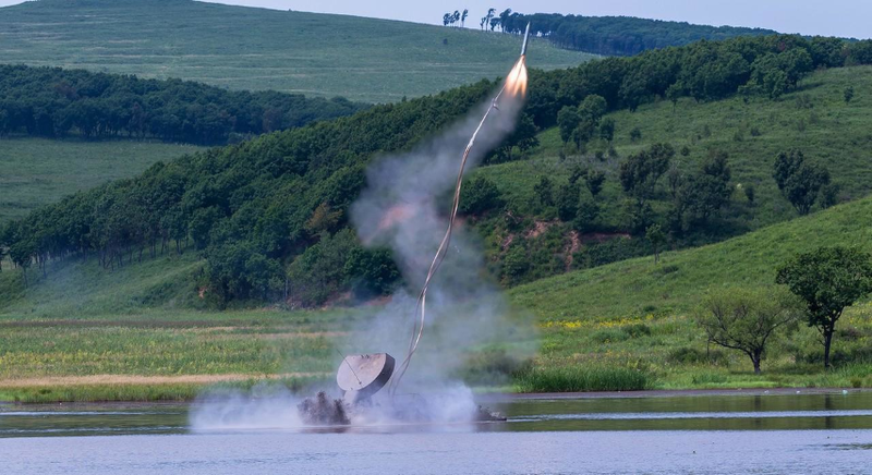 'Rong lua da dau' UR-77 Nga da tien sat bien gioi Ukraine-Hinh-15