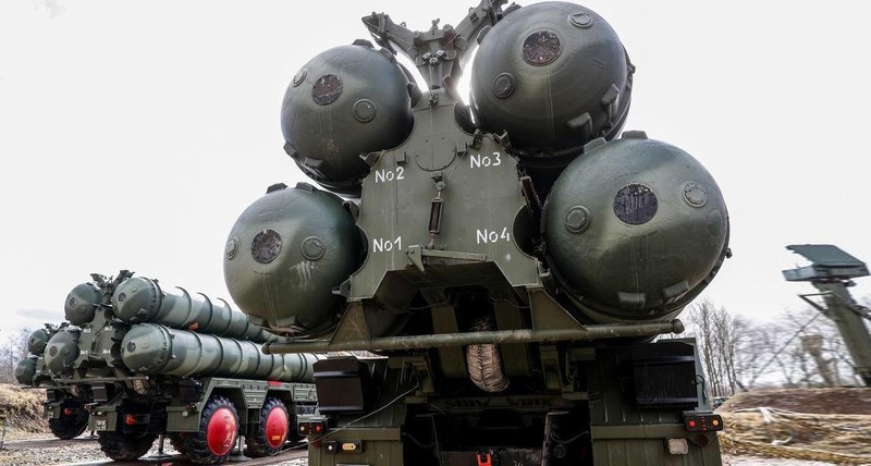 Dung nhu du doan cua NATO, Nga da dieu ten lua S-400 toi sat Ukraine-Hinh-5