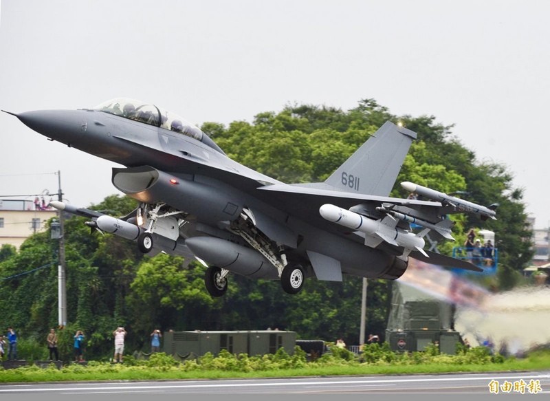 Nong: Tiem kich F-16 cua dao Dai Loan mat tich, nghi da roi-Hinh-4