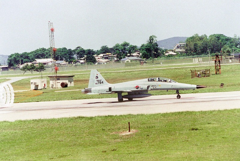 Han Quoc: Tham khoc hien truong vu roi tiem kich F-5E-Hinh-12