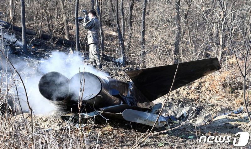 Han Quoc: Tham khoc hien truong vu roi tiem kich F-5E