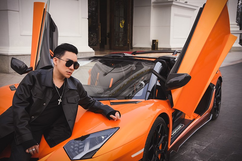 Quang Ha lai Lamborghini 70 ty cho nu CEO nong bong du xuan-Hinh-2