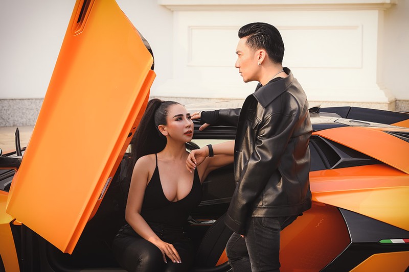 Quang Ha lai Lamborghini 70 ty cho nu CEO nong bong du xuan-Hinh-3