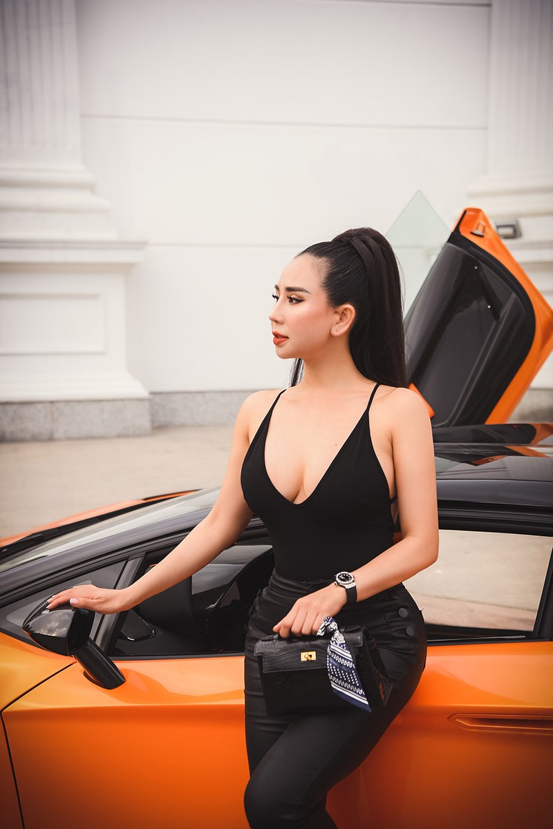 Quang Ha lai Lamborghini 70 ty cho nu CEO nong bong du xuan-Hinh-8