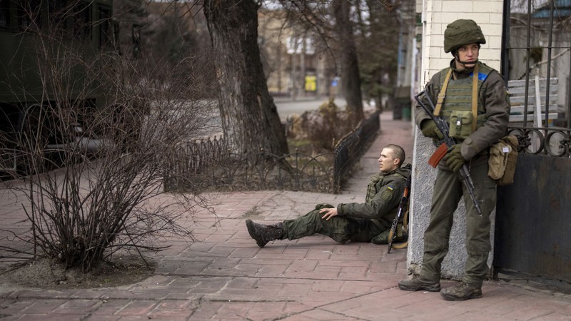 Bo Quoc phong Nga: Quan doi Ukraine su dung vu khi cam-Hinh-11