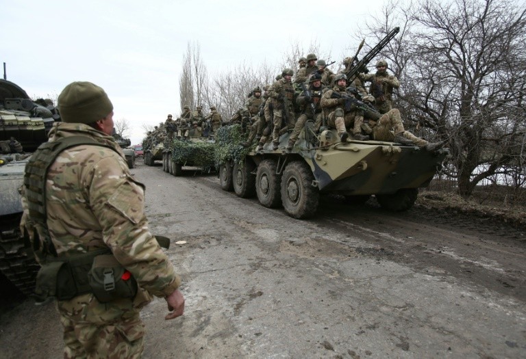 Ukraine mat quyen kiem soat Kherson, linh du Nga nhay xuong Kharkiv-Hinh-7