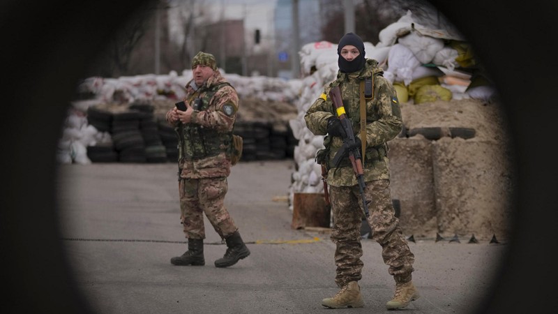 Nga dong kin chao lua Mariupol, Kiev chuan bi danh lon-Hinh-6