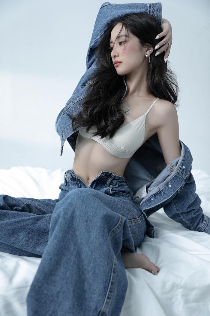 Jun Vu dang bo anh 'ho tren kin duoi', khoe vong 1 cang tran