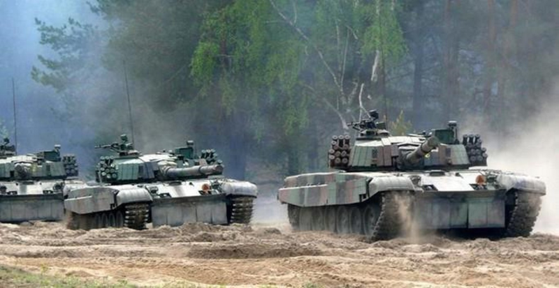 Ukraine nhan xe tang PT-91 tu Ba Lan, san sang tong tan cong Kherson?-Hinh-14