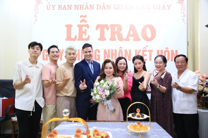 Dien vien lun nhat man anh Viet: Chong toi hien, nau an gioi va sach se