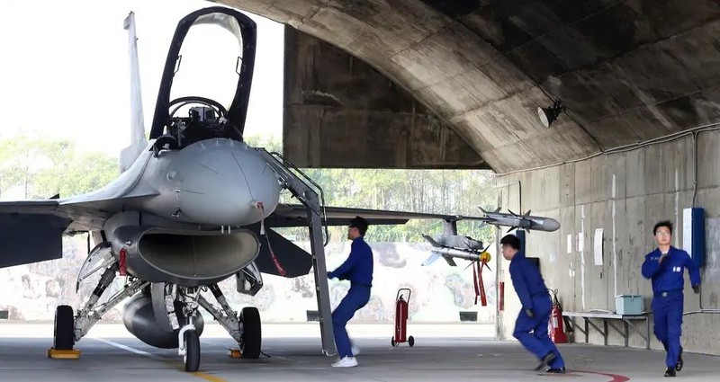 Dai Loan pho dien tiem kich toi tan F-16V mua tu My-Hinh-6