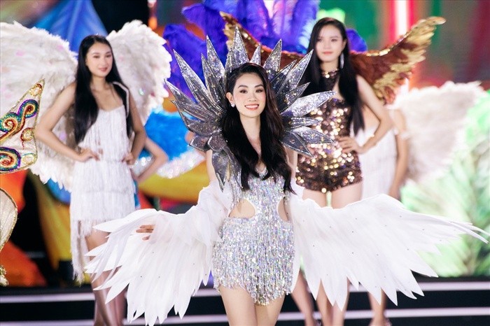 Nhan sac thoi sinh vien cua Nguoi dep Ban linh Miss World Vietnam-Hinh-2