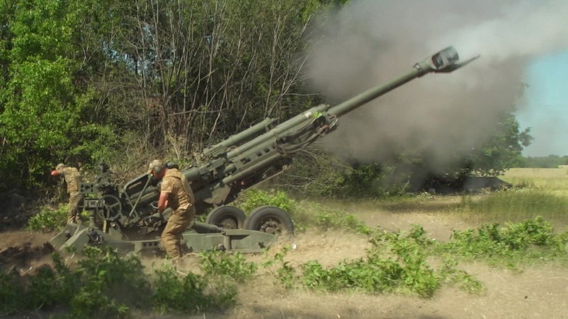 Bat ngo: Ukraine dung dan tang tam cho phao M777-Hinh-10