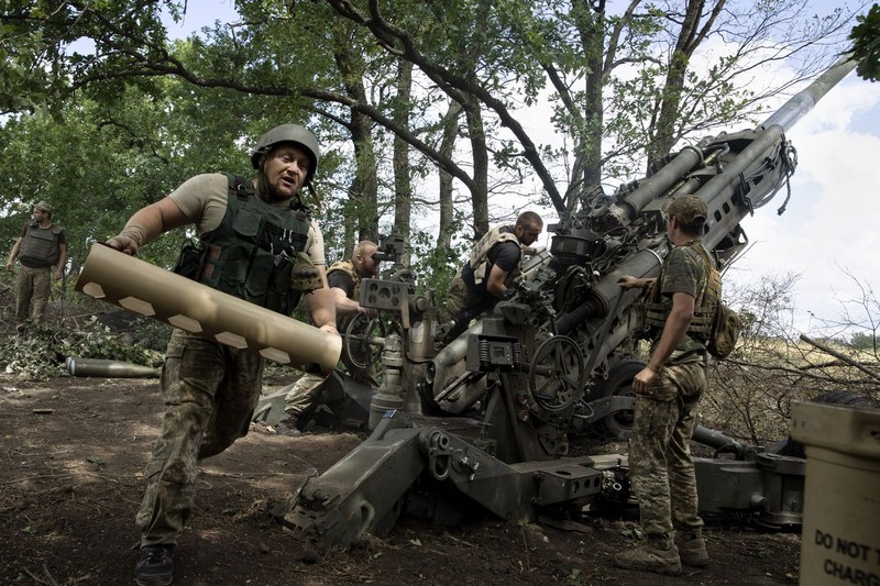 Bat ngo: Ukraine dung dan tang tam cho phao M777-Hinh-3