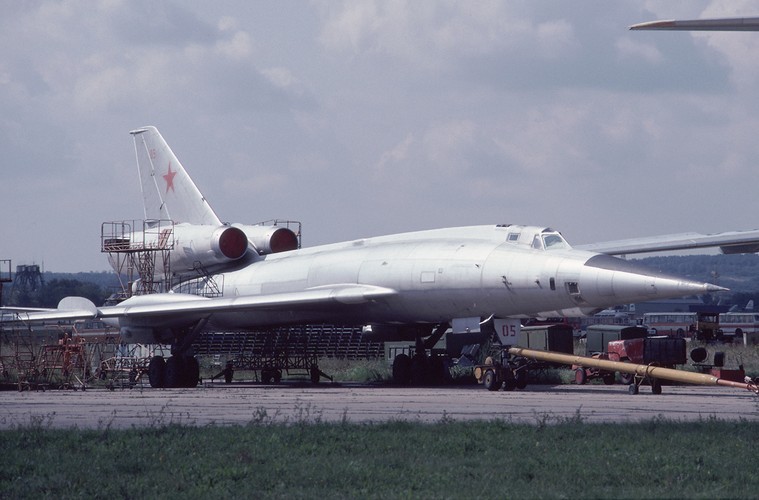Tu-22: May bay nem bom chien luoc cuc di, khac hoan toan Tu-22M-Hinh-4