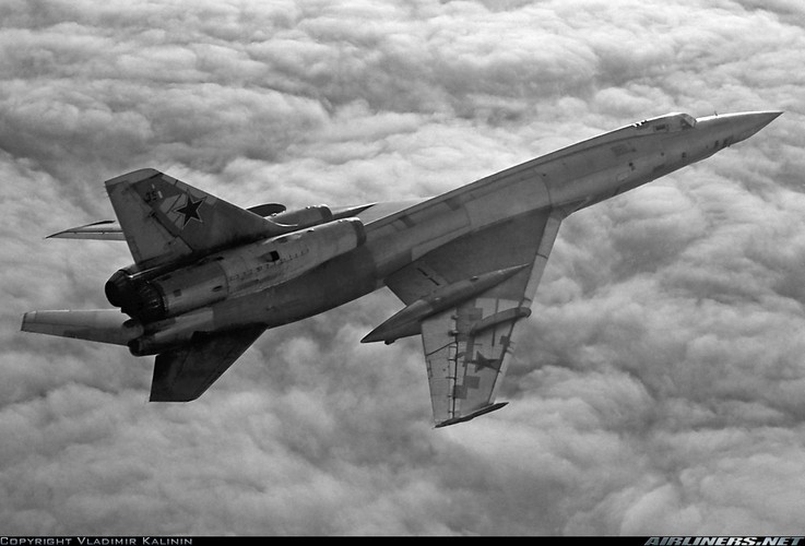 Tu-22: May bay nem bom chien luoc cuc di, khac hoan toan Tu-22M-Hinh-6