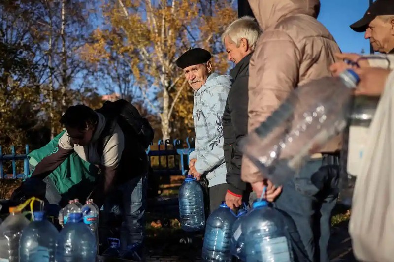 7 khu vuc khap Ukraine bi na ten lua, 40% dan Kiev mat dien-Hinh-3