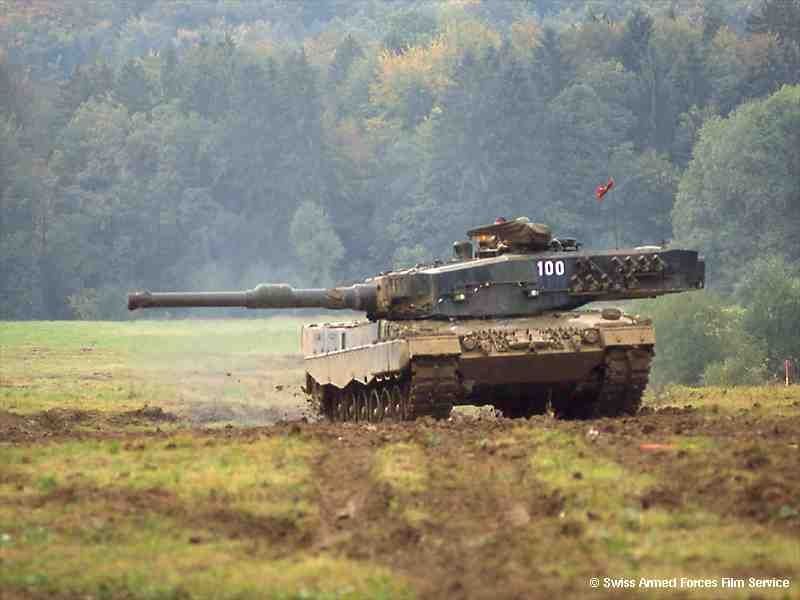 Xe tang Leopard 2 Duc bat luc truoc con doc 30 do!-Hinh-11
