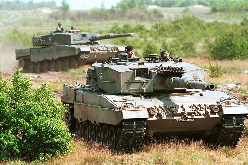 Xe tang Leopard 2 Duc bat luc truoc con doc 30 do!-Hinh-7