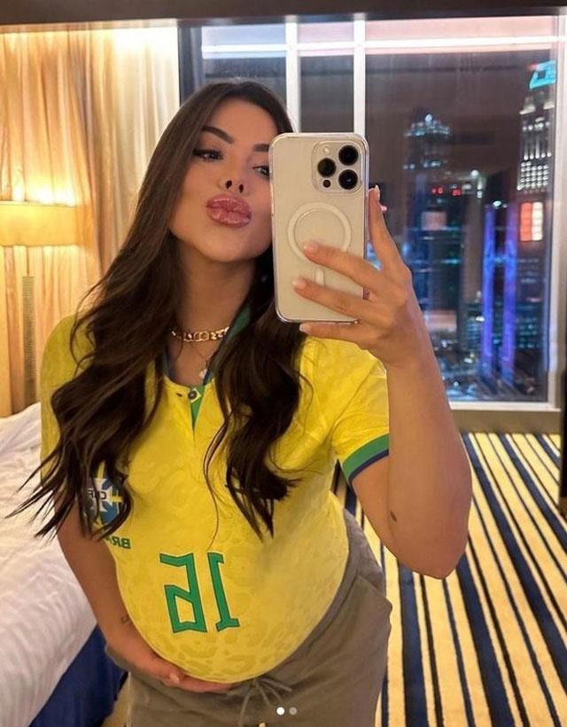 Ngam dan WAGs cua DT Brazil: Tu sieu mau toi ca si xinh dep-Hinh-8