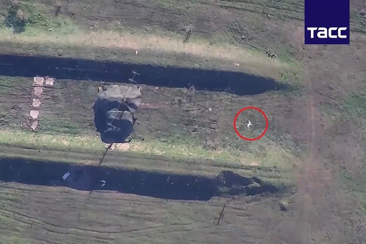Khoanh khac radar cua Ukraine bi trung don tan cong cua UAV