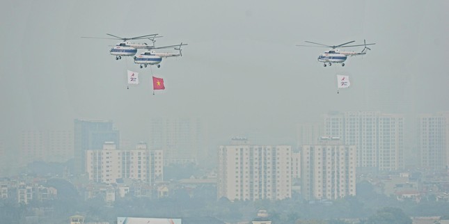 Xem ‘Ho mang chua’ Su-30MK2 trinh dien tren bau troi Ha Noi-Hinh-9