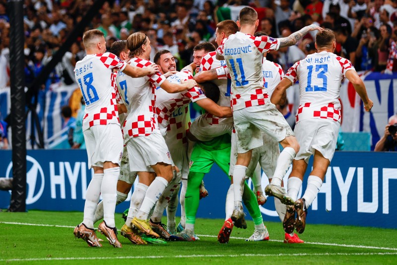 Phia sau mau ao dau may man cua Croatia-Hinh-3