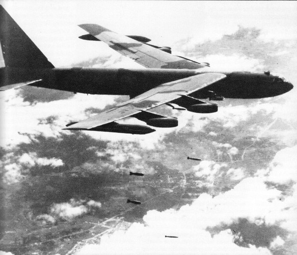 Cach Viet Nam ban ha B-52 du SAM-2 da bi My 